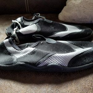 Men's water shoes